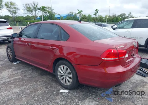 2015 Volkswagen Passat 1.8T Wolfsburg Edition z USA, uszkodzony, nr VIN 1VWAT7A37FC047608